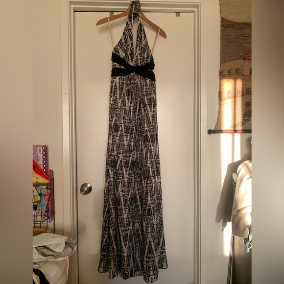 BCBG MAX AZRIA Silk Woven Gown in
Vapor Comb - Picture 3 of 10